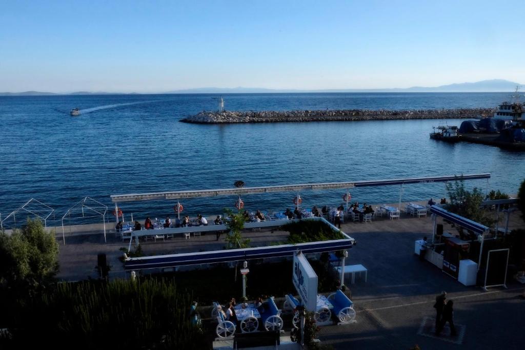 Alp Otel Restaurant Küçükkuyu Eksteriør bilde